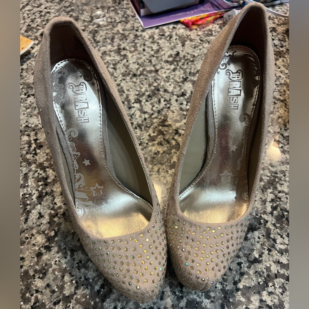 Size 6 tan stilleto heels
